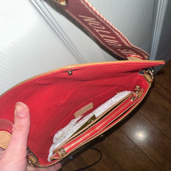 Louis Vuitton Crossbody Bag with two wallets - Picture 6 of 8